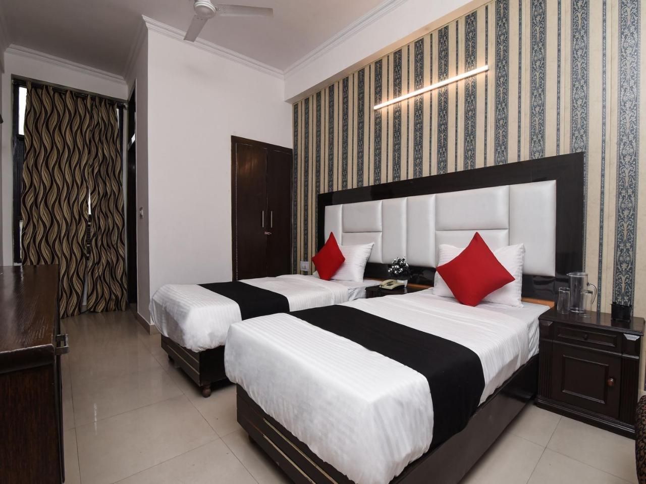 Capital O 16676 Near Noida City Center Exterior foto
